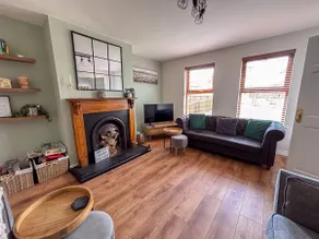 Bright 3BR Cottage | Enclosed Garden & Parking - Image 5