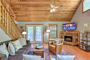 'Bumblebee Cottage' Murphy Retreat w/ Hot Tub - Image 5