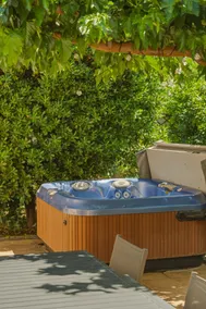 104 m² Villa - Pool, Spa & Garden - Image 5