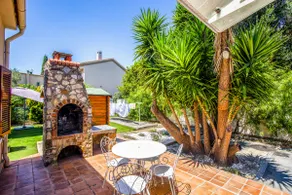 104 m² Villa - Pool, Spa & Garden - Image 2