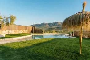 Cottage with private Jacuzzi - Image 3