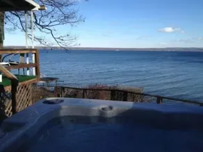 Sunrise Cottage w Covered Deck and Hot Tub - Image 2