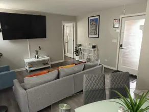 Comfy - 2 Bedroom 3 beds 1 bath Apartment - Image 4