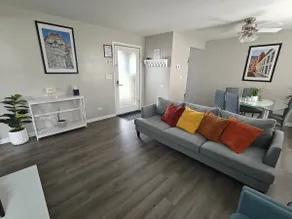 Comfy - 2 Bedroom 3 beds 1 bath Apartment - Image 3
