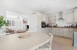 Gorgeous house near Tythe Barn & Bicester Village - Image 2