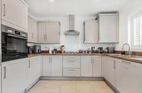 Gorgeous house near Tythe Barn & Bicester Village - Image 5