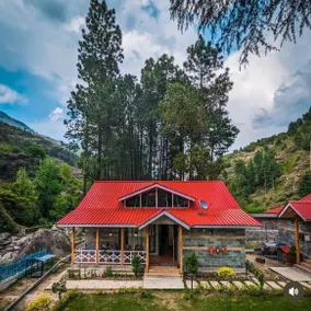 GuestFav 2 BHK River View•Private Lawn•WiFi•Pet Ok - Image 2