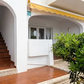 Charming apt in residential near the beach - Image 5