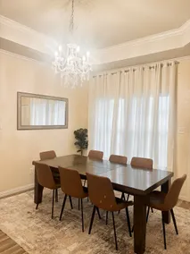 Centrally Located Modern Home Newer Built - Image 4