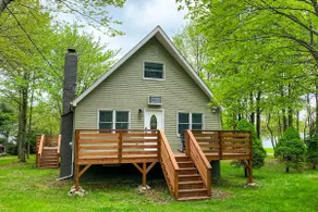 Near Lakes & Resorts: Pet-Friendly Long Pond Abode - Image 3