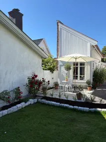 Guest house with new bathroom, parking, 2 min to downtown - Image 2