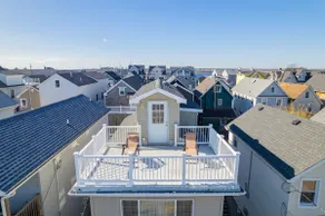 Cozy Beach Block 2BR Home ~ Private yard with BBQ grill & Lounging Rooftop deck - Image 2