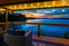 Waterfront House with Amazing Views & Giant Deck - Image 5