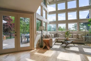 Canandaigua Retreat, 15+acres, hot tub, game room - Image 3