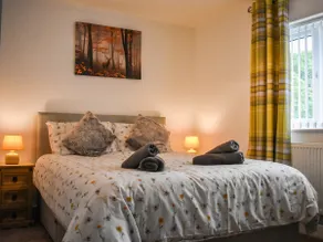 Bumblebee Lodge - Image 3