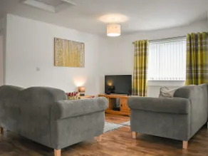 Bumblebee Lodge - Image 2