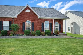Cozy Townhome W/Pool & Movie Nights Patio - Image 2