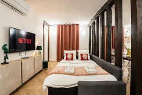 Contemporary Apt in Downtown | King Size Bed - Image 3