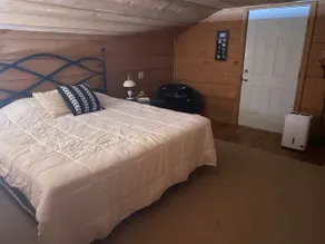 Secluded Family Friendly Lakefront Cabin near I-95 - Image 4