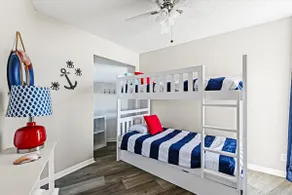 Oceanfront Condo with beach access - Image 5