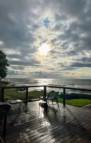 Lakefront Cottage- Come Relax at The Shore House - Image 3
