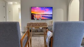 Relaxing 2 Bed Home near Beach in Venice - Image 4