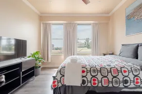 Remodeled 4th Floor Corner Unit w/ Fireworks View - Image 4