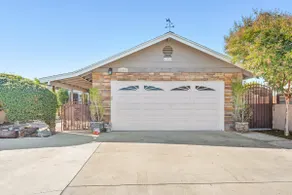 cheerful 6 beds single home with 2 car garage - Image 3