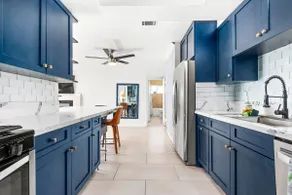 cheerful 6 beds single home with 2 car garage - Image 4