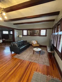 Historical Downtown Beauty. Clean and charming! - Image 3