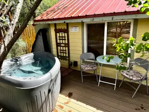Kenzie's Tiny Cottage- Prvt Hot Tub & Rain shower - Image 2