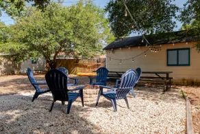 The Bungalow. Walk to Bayou!  Backyard Family Fun! - Image 2