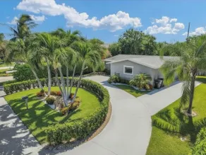 Spacious 4BR Retreat•Heated Pool• Family-Friendly - Image 2