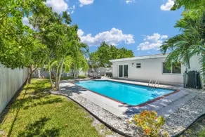 Spacious 4BR Retreat•Heated Pool• Family-Friendly - Image 4