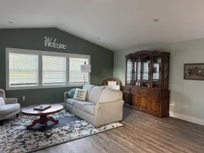 Welcome to The Nest. Beautiful hill top apartment - Image 5