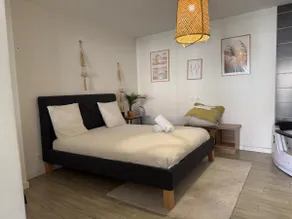 Modern Downtown Loft – Free Parking - Image 2