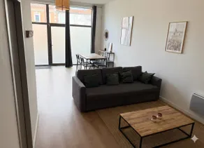 Modern Downtown Loft – Free Parking - Image 5