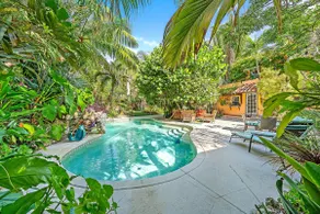 Flamingo Casita – Entdecke ein verstecktes Gartenparadies mit Gemeinschaftspool - Image 2
