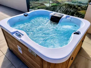Southridge PH with jacuzzi, TOP views by Homely - Image 3