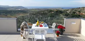 Southridge PH with jacuzzi, TOP views by Homely - Image 2