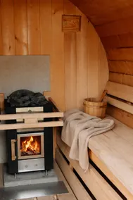 Retro Chic Retreat | Sauna, Hottub & Lakeside Calm - Image 4