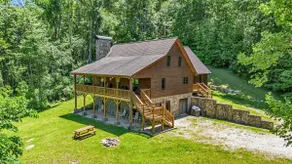 30 Acres of Privacy - Sleeps 15 with Pool Table - Image 2