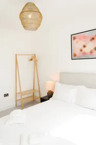 Relaxing Retreat with Terrace & Sea Views - Sleeps 4 - Image 5