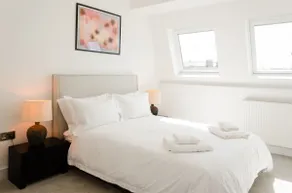 Relaxing Retreat with Terrace & Sea Views - Sleeps 4 - Image 2