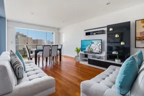Amazing Modern 4BD/3.5BA in Best Location! - Image 4