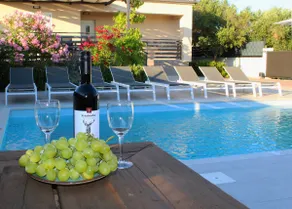 SUNRISE RESIDENCE - vila s bazenom - Image 3