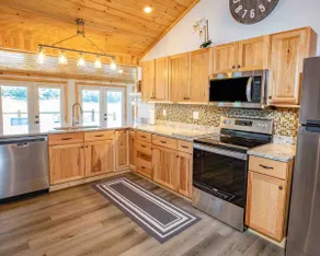 Modern Lake Retreat, Sleeps 8, 5 min to Colgate - Image 5
