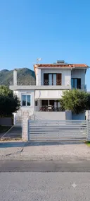Nafpaktos Shingle Villa - Image 2
