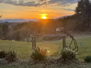 Farmhouse in Nathan's Creek with beautiful views - Image 5