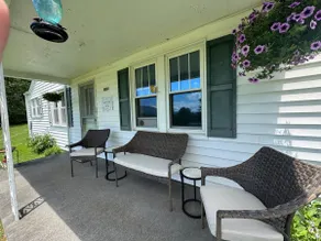 Farmhouse in Nathan's Creek with beautiful views - Image 3